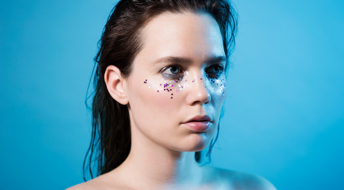 Portrait of Bianca Toeps with glittering starts like tears